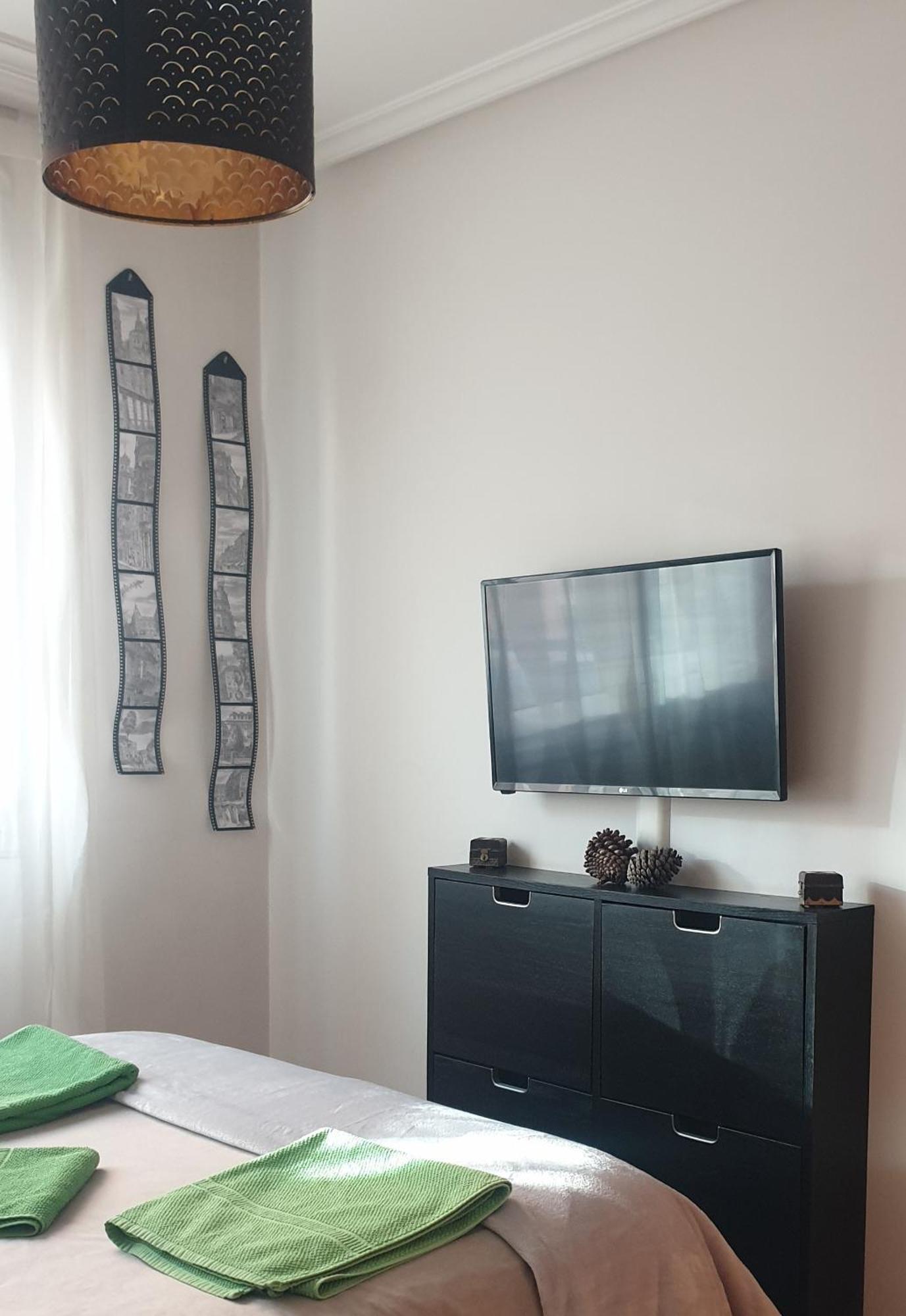 Apartamento "Los Prados" Wifi Y Parking Oviedo Exteriér fotografie